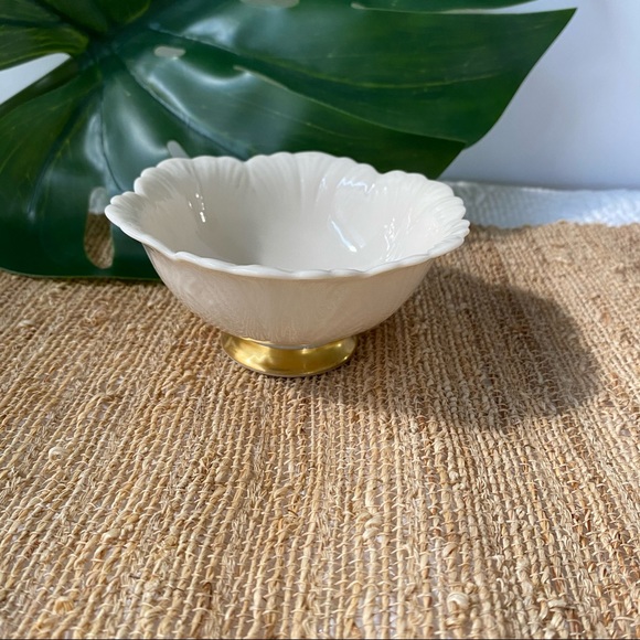 Lenox Hand Decorated With 24-K Gold Fluted Bowl